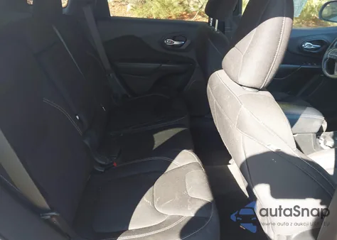 2015 Jeep Cherokee Latitude z USA, uszkodzony, nr VIN 1C4PJMCS4FW738423